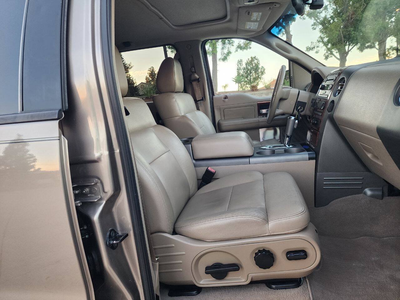Used 2005 Ford F150 Lariat AWD/4WD image 32