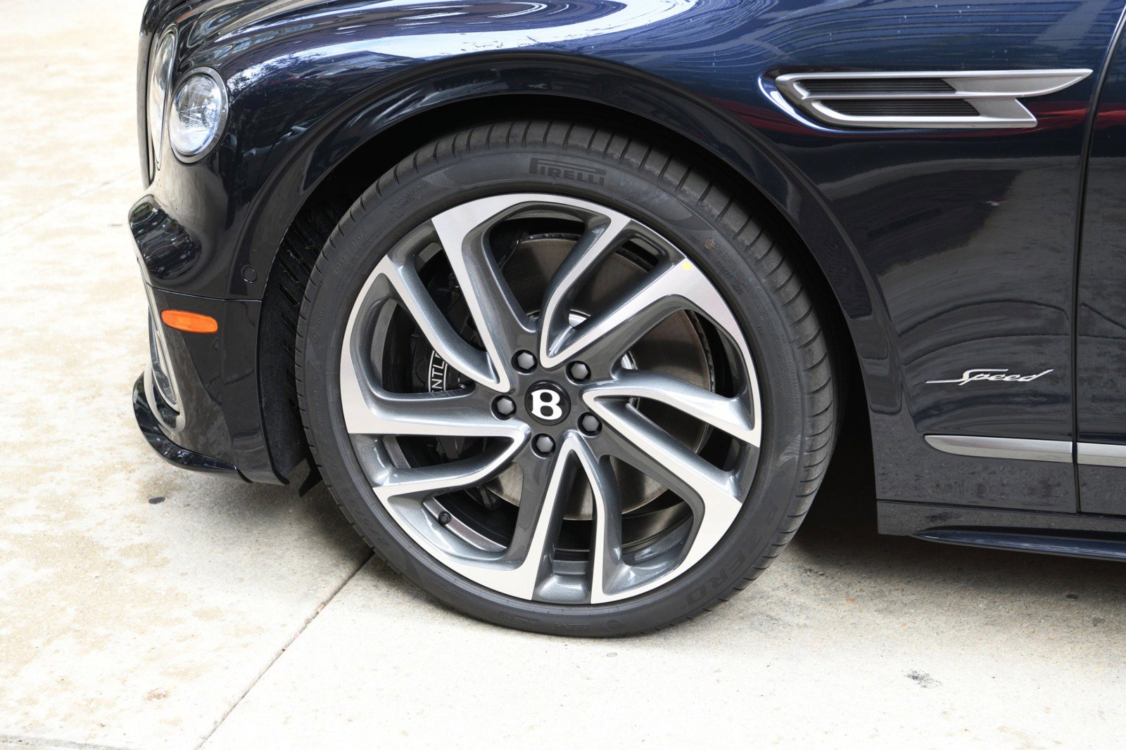 New 2025 Bentley Flying Spur Plug-In Hybrid image 25