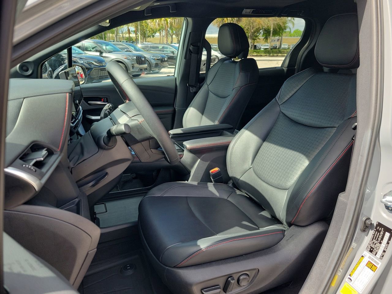 Used 2025 Toyota Sienna XSE w/ XSE Plus Package image 17