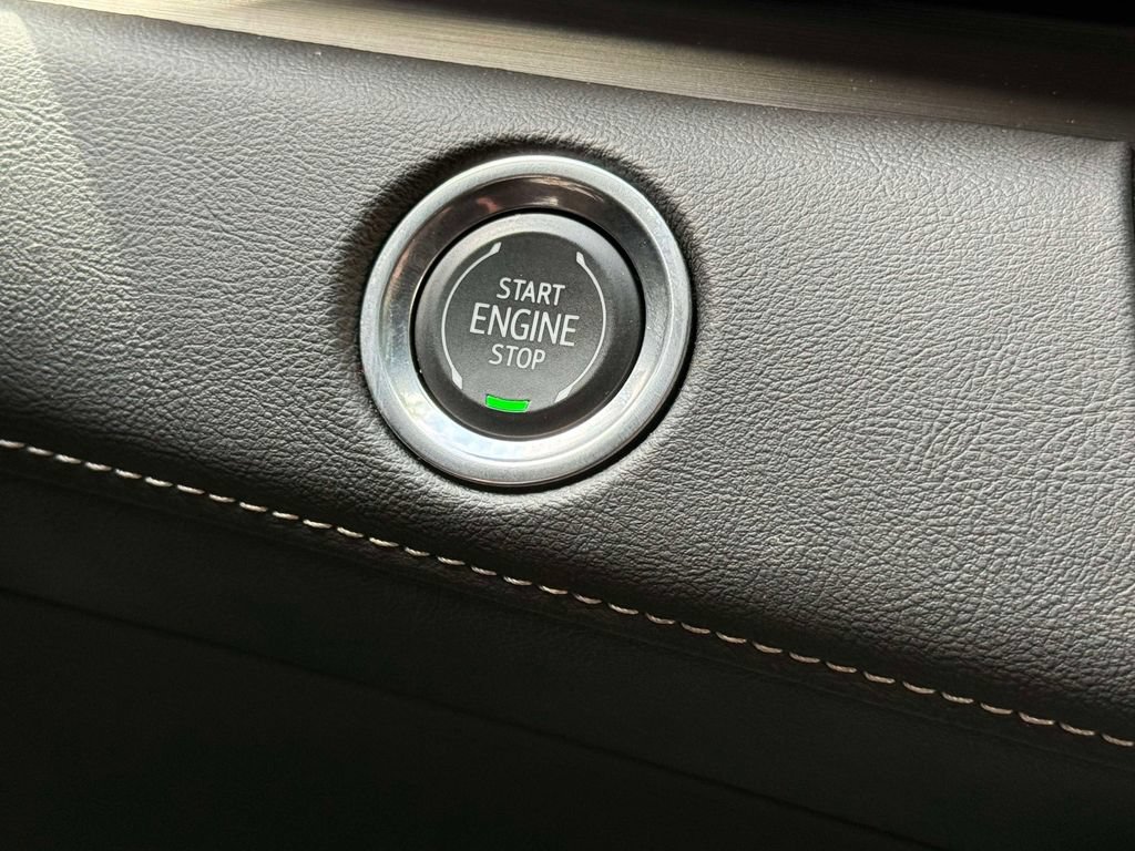 Used 2023 Cadillac Escalade Premium Luxury w/ Performance Package AWD/4WD image 28