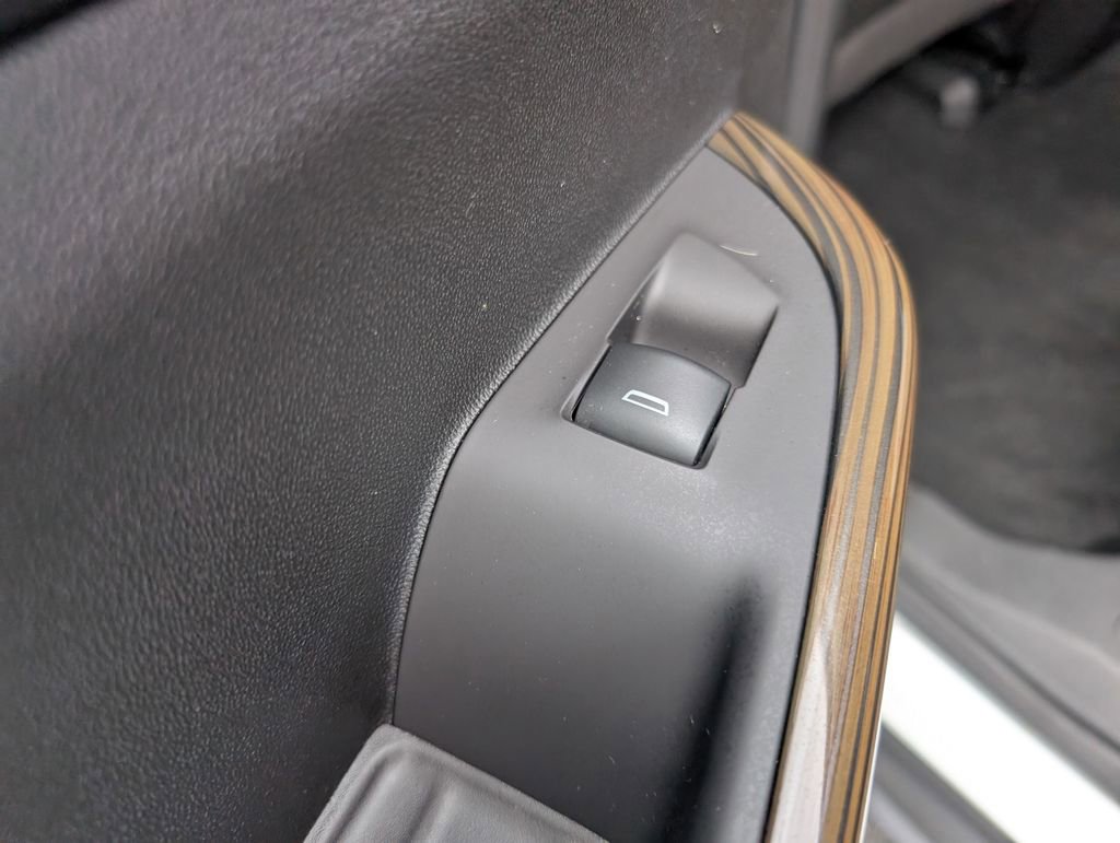 Used 2020 GMC Acadia SLE w/ Driver Convenience Package FWD image 11