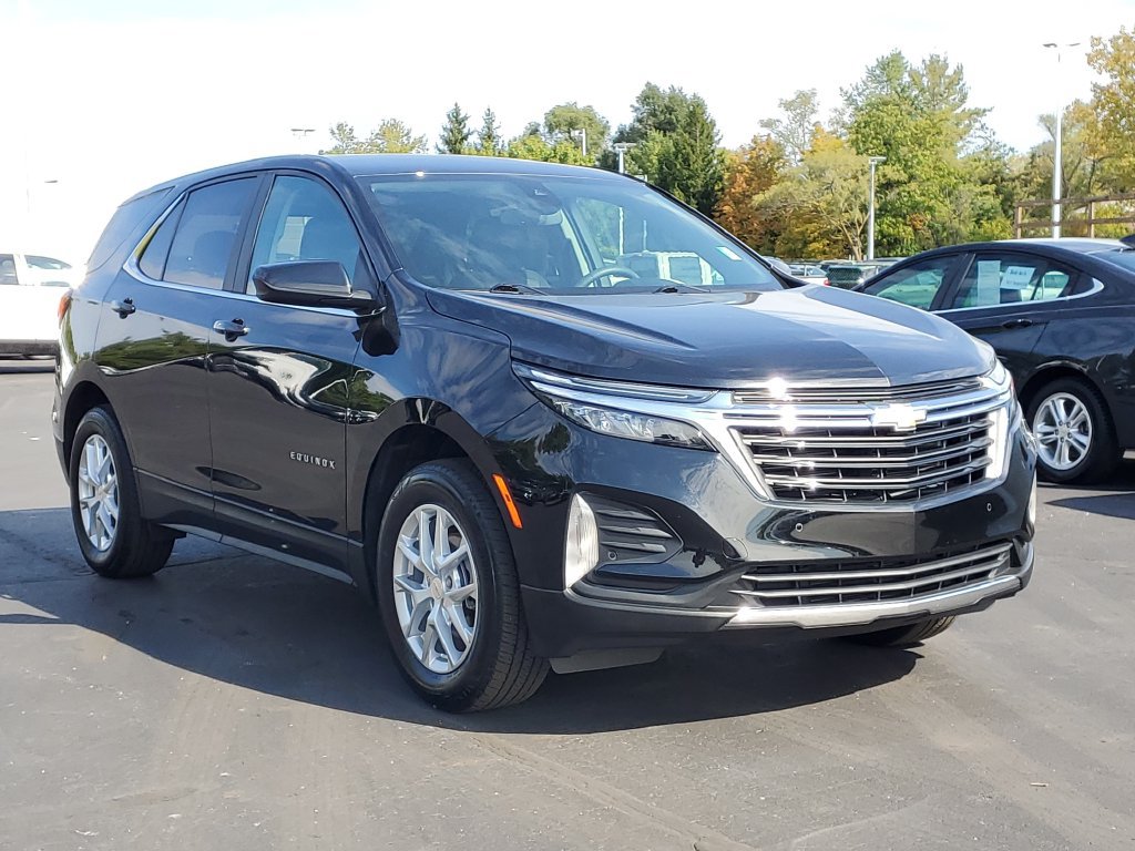 Used 2024 Chevrolet Equinox LT AWD/4WD image 2