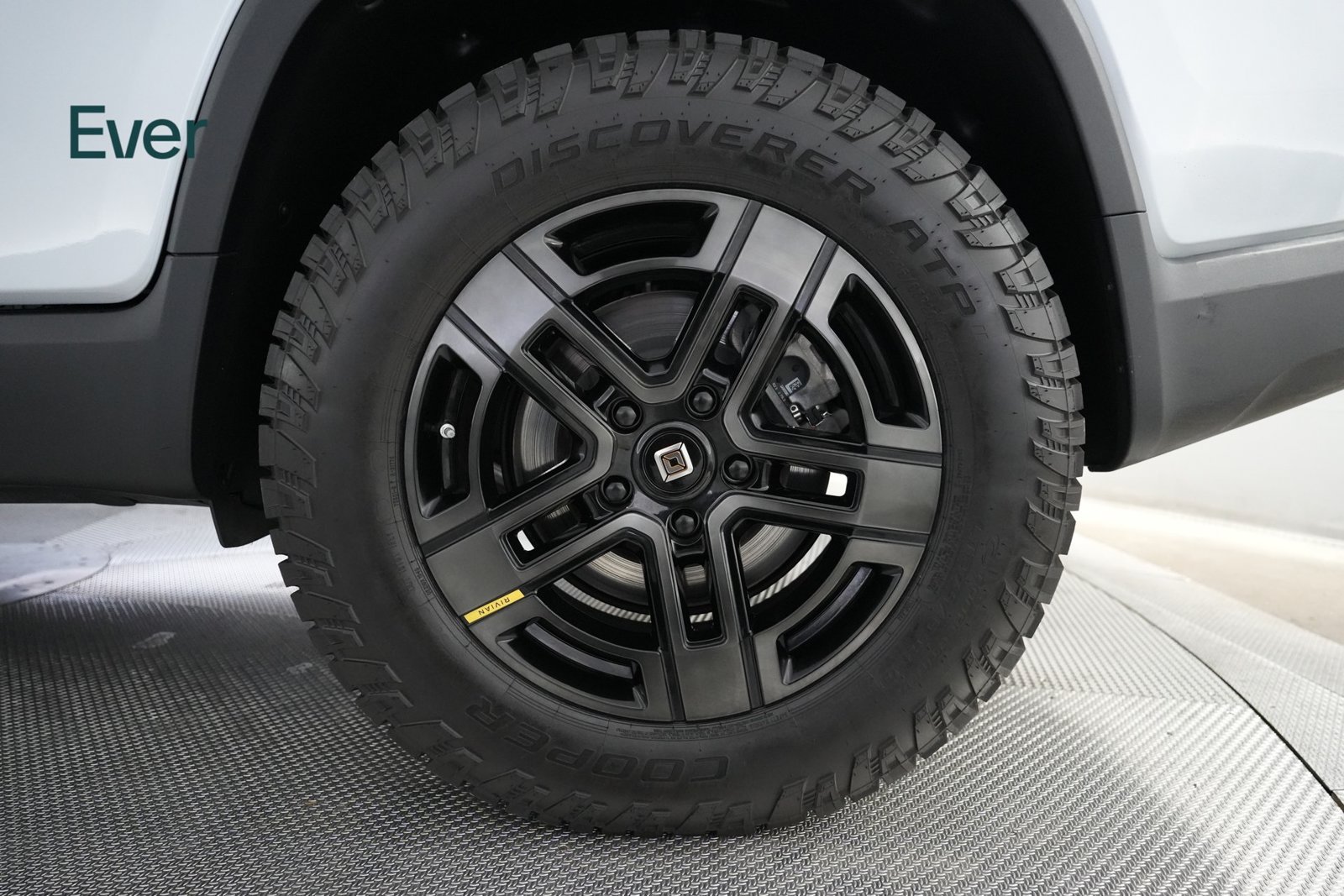 Used 2024 Rivian R1T Adventure Dual AWD/4WD image 9