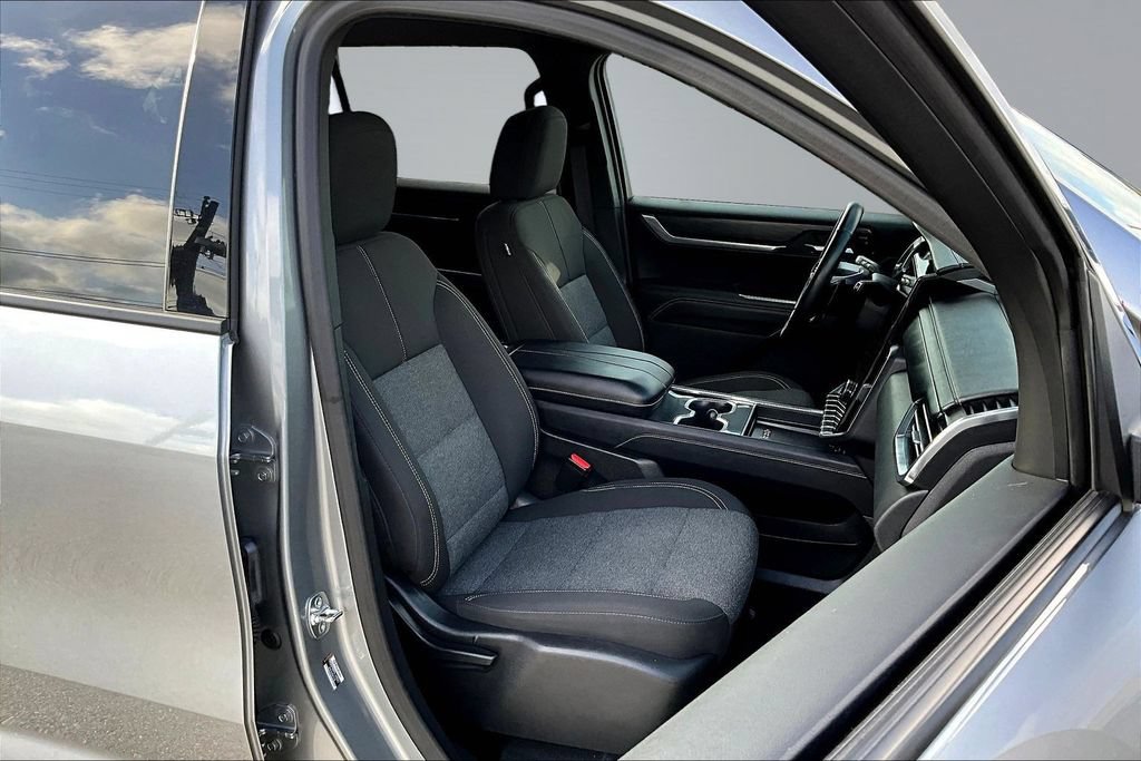 Used 2025 GMC Acadia Elevation FWD image 31