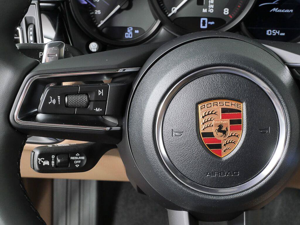 Certified 2026 Porsche Macan Turbo AWD/4WD image 10