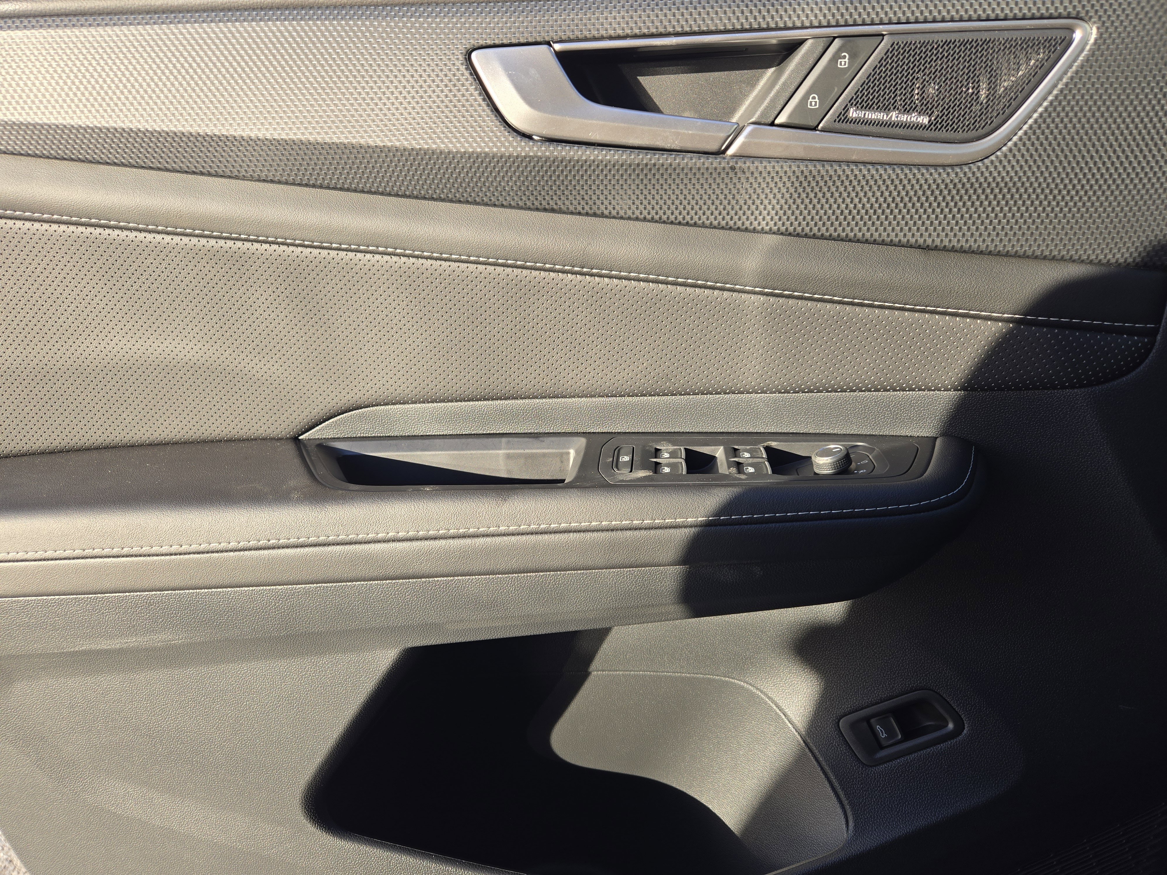 Used 2024 Volkswagen Atlas Cross Sport SEL Premium R-Line image 26