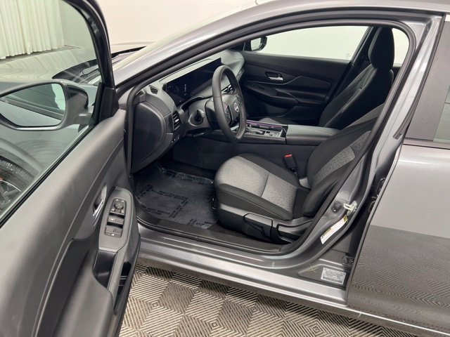 Used 2026 Nissan Sentra SV w/ SV Convenience Package FWD image 11