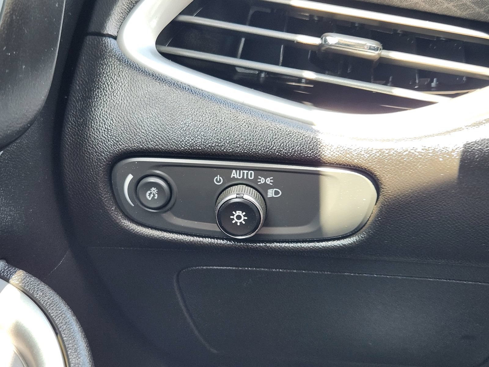 Used 2019 Chevrolet Malibu LS FWD image 24