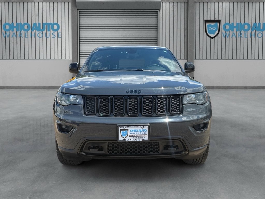 Used 2018 Jeep Grand Cherokee Laredo AWD/4WD image 2