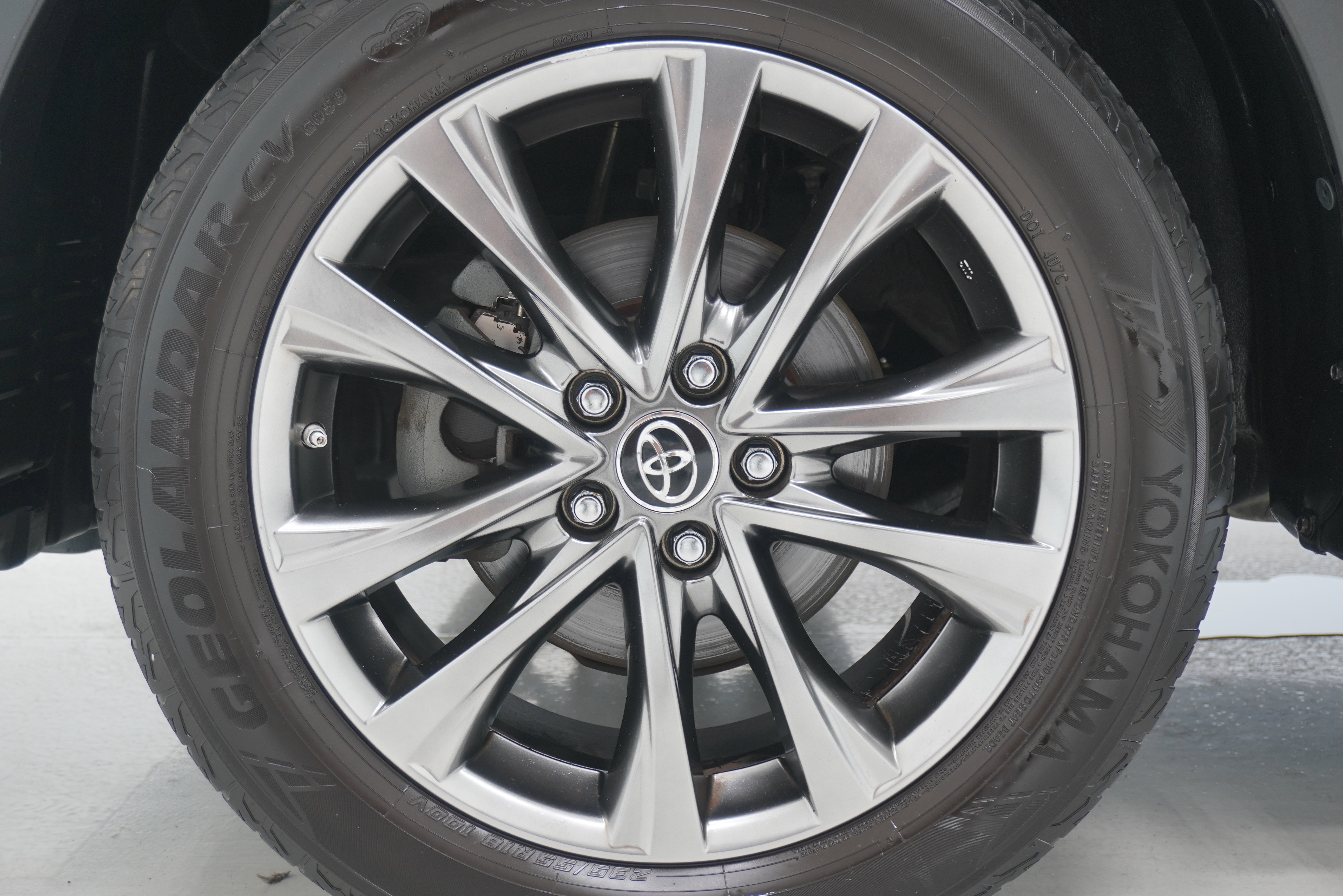 Used 2018 Toyota RAV4 Limited FWD image 30