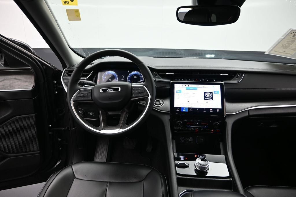 Used 2024 Jeep Grand Cherokee Limited w/ Black Appearance Package AWD/4WD image 19