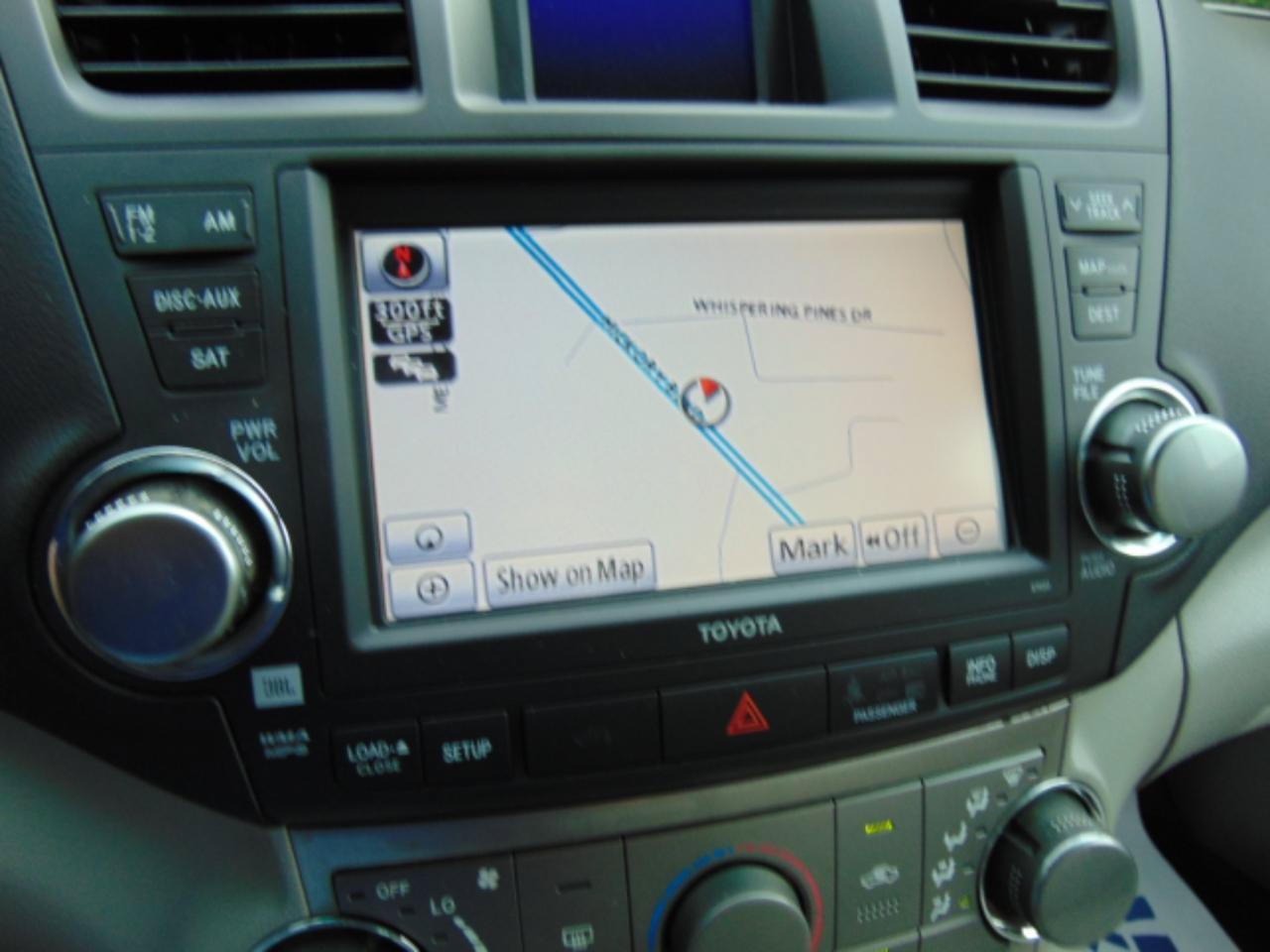 Used 2012 Toyota Highlander SE w/ Tow Pkg AWD/4WD image 22