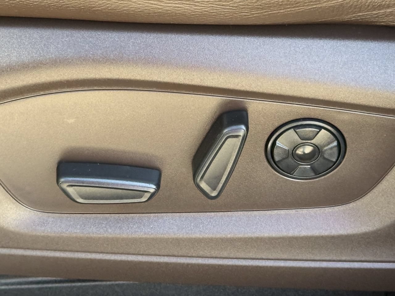 Used 2021 Ford Explorer King Ranch w/ Premium Technology Package RWD image 27