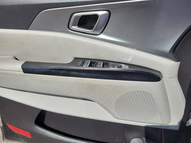 Used 2023 Kia Carnival LX FWD image 14