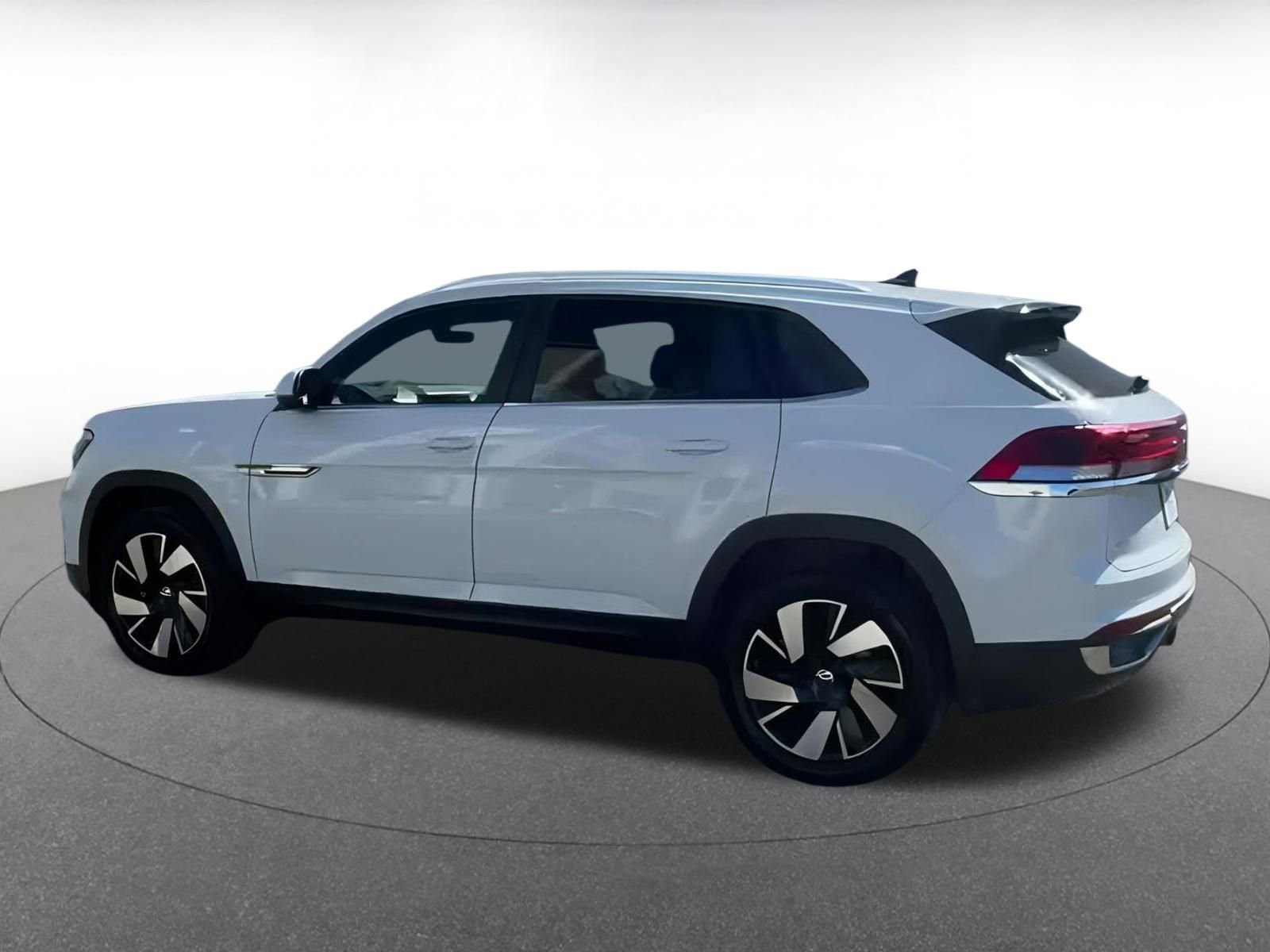 Used 2025 Volkswagen Atlas Cross Sport SE image 11