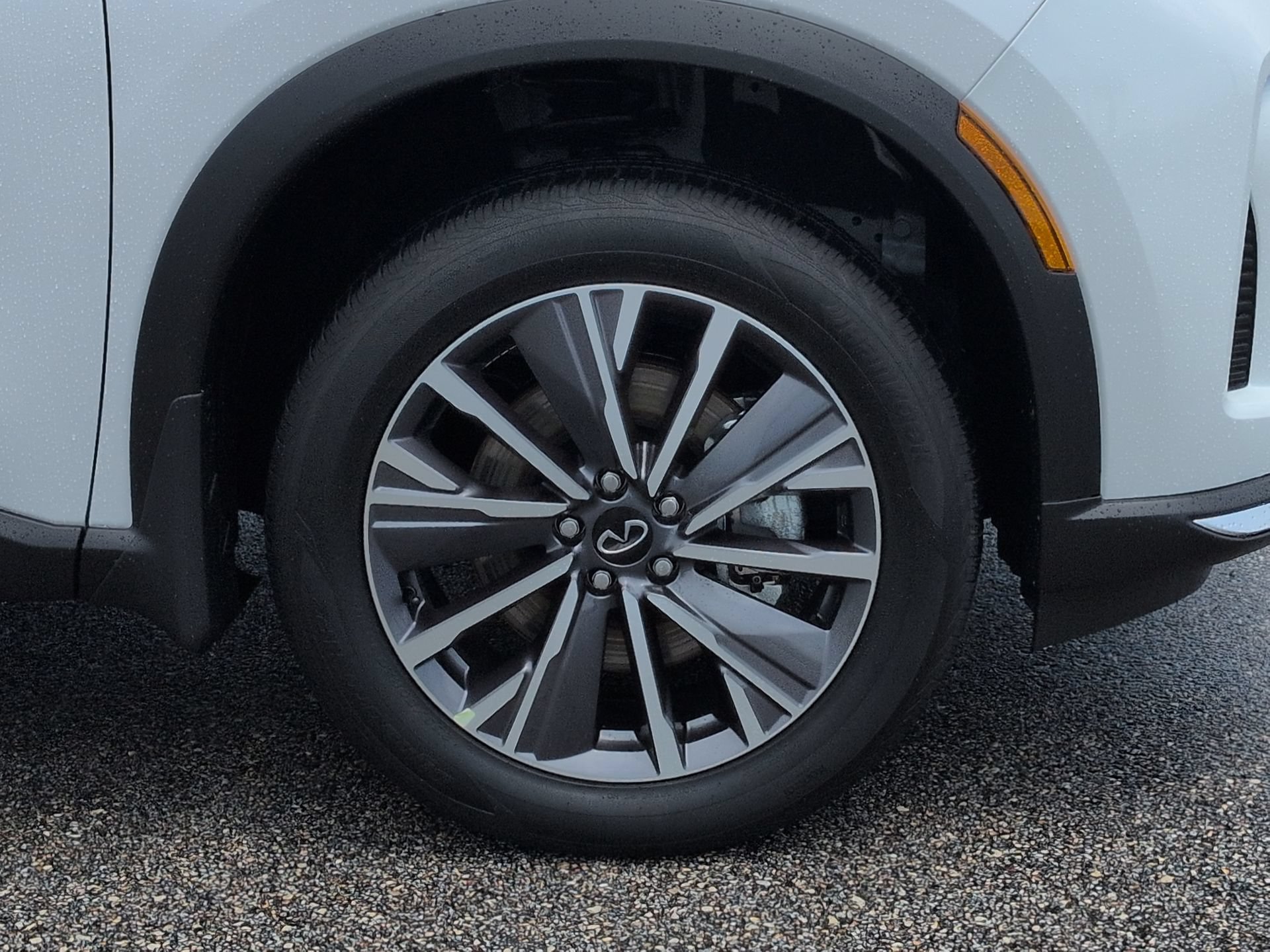 New 2027 INFINITI QX60 Luxe w/ Family Package FWD image 12