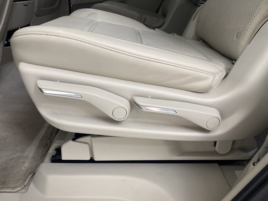 Used 2021 Cadillac Escalade Premium Luxury Platinum AWD/4WD image 59