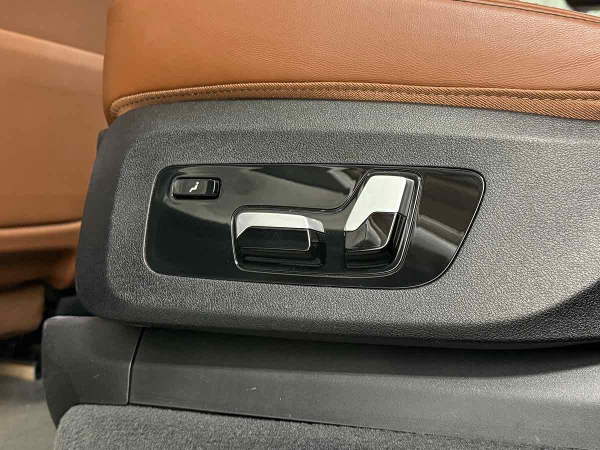 Used 2023 BMW X7 M60i image 47