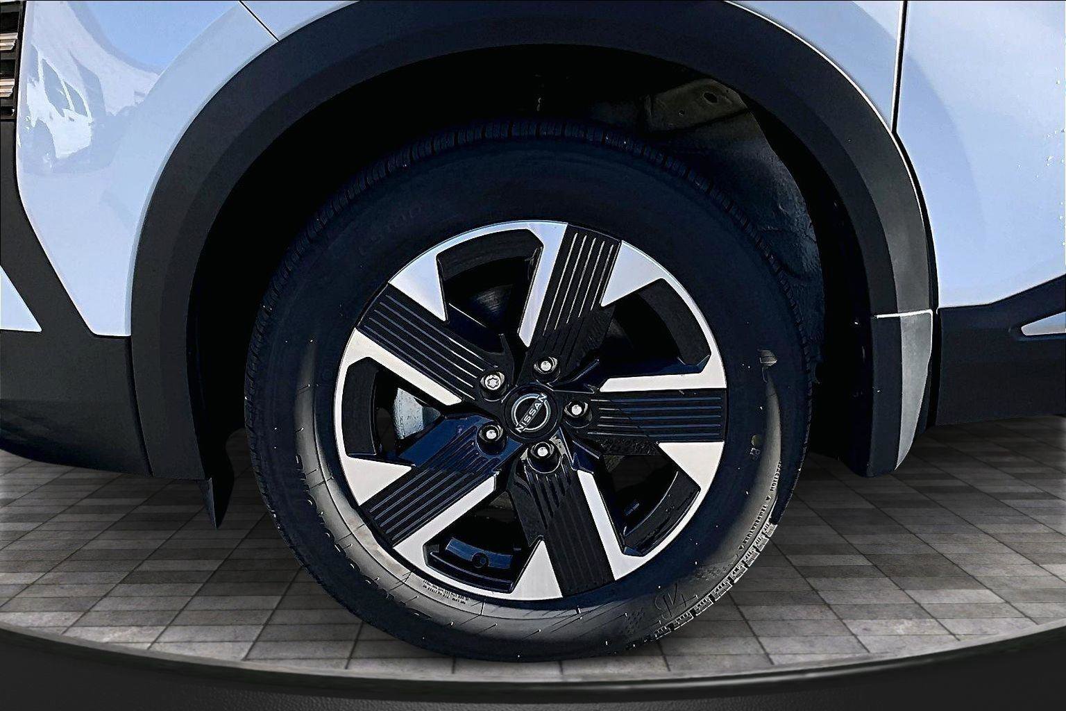 Used 2025 Nissan Kicks SV image 10