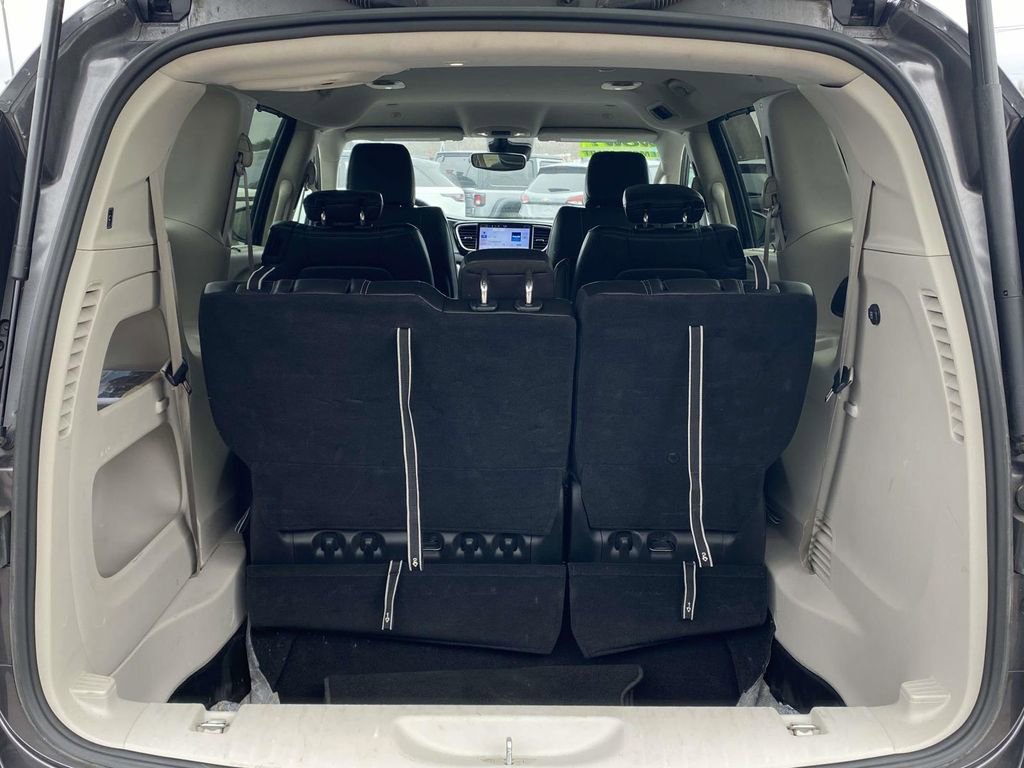 Used 2023 Chrysler Pacifica Touring-L image 29