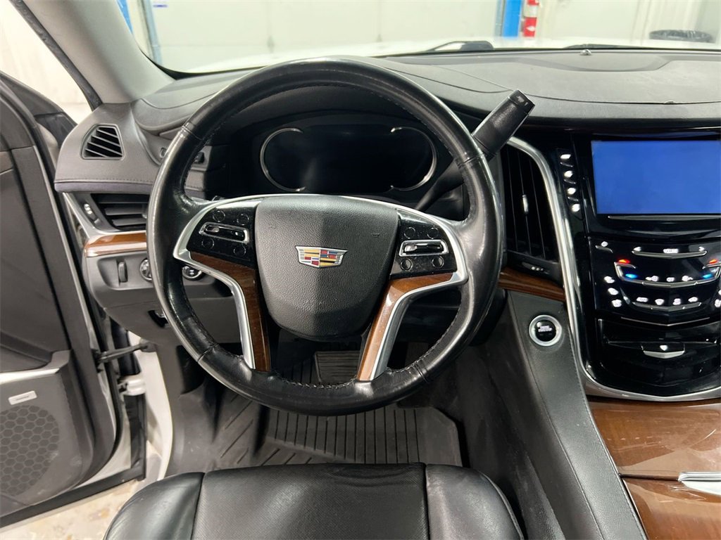 Used 2019 Cadillac Escalade ESV Premium Luxury image 21