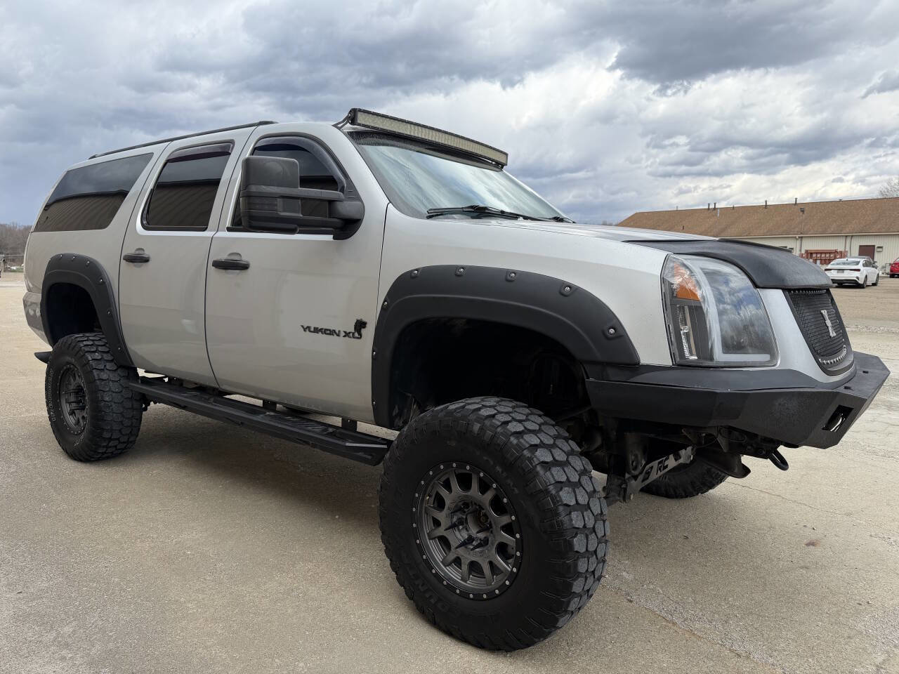 Used 2011 GMC Yukon XL SLE image 8