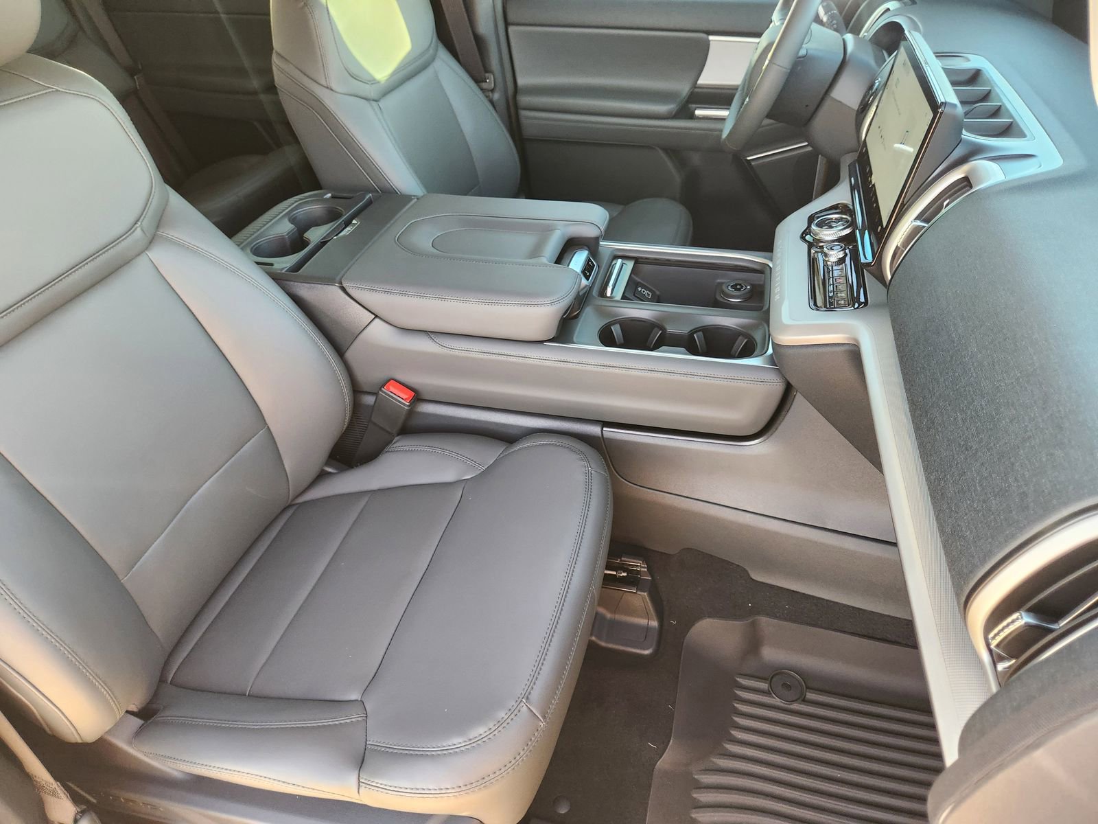 New 2026 Ford Expedition Active image 14