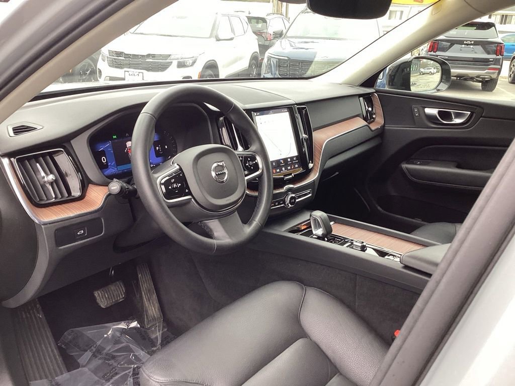 Used 2024 Volvo XC60 B5 Plus image 12