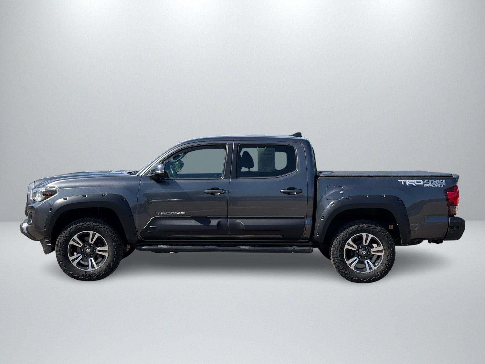 Used 2019 Toyota Tacoma TRD Sport AWD/4WD image 2