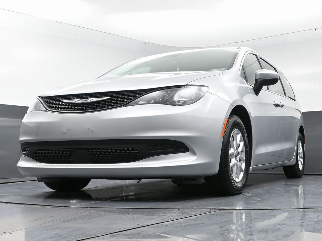 Used 2023 Chrysler Voyager LX image 48