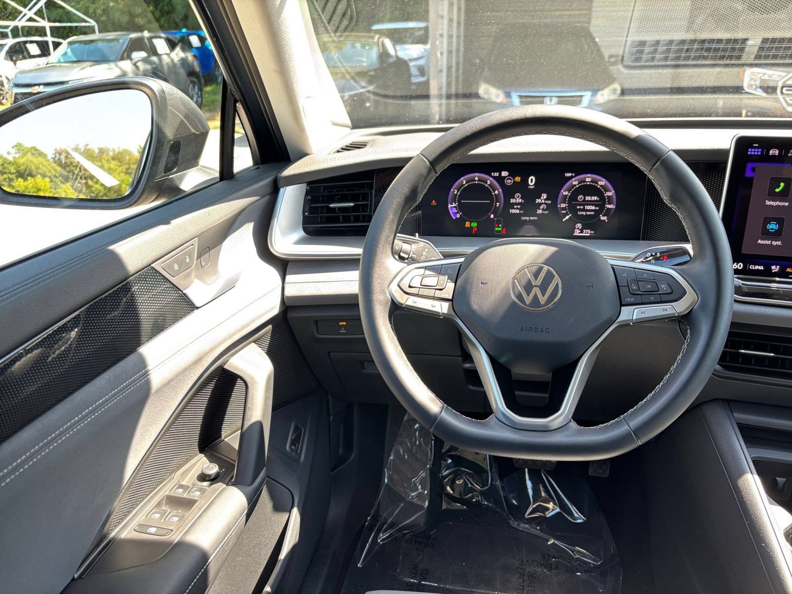 Used 2026 Volkswagen Tiguan SE FWD image 34
