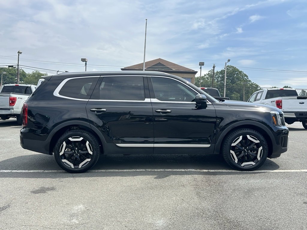 Used 2024 Kia Telluride S image 10