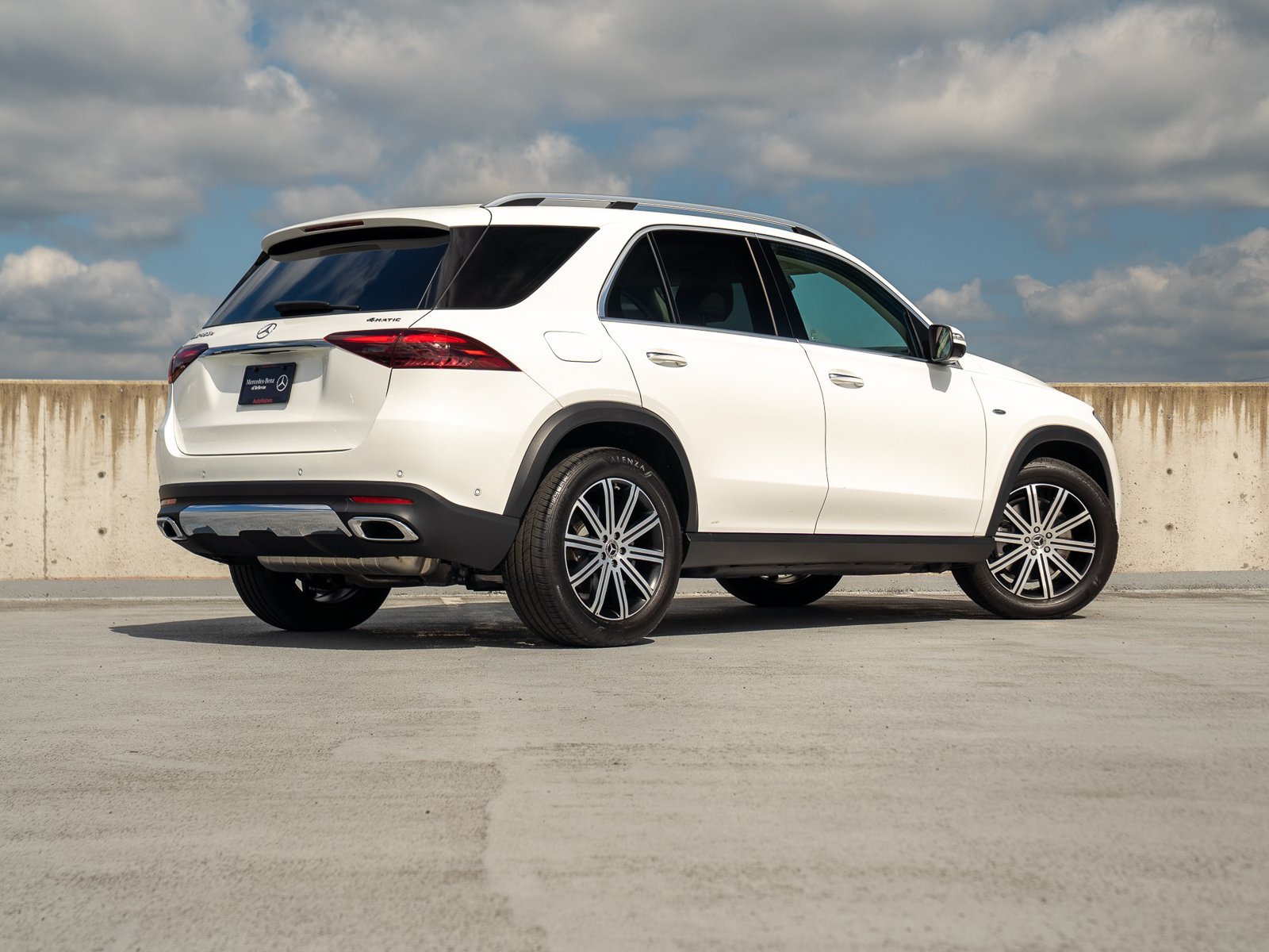 Certified 2025 Mercedes-Benz GLE 450e 4MATIC w/ Driver Assistance Package image 4