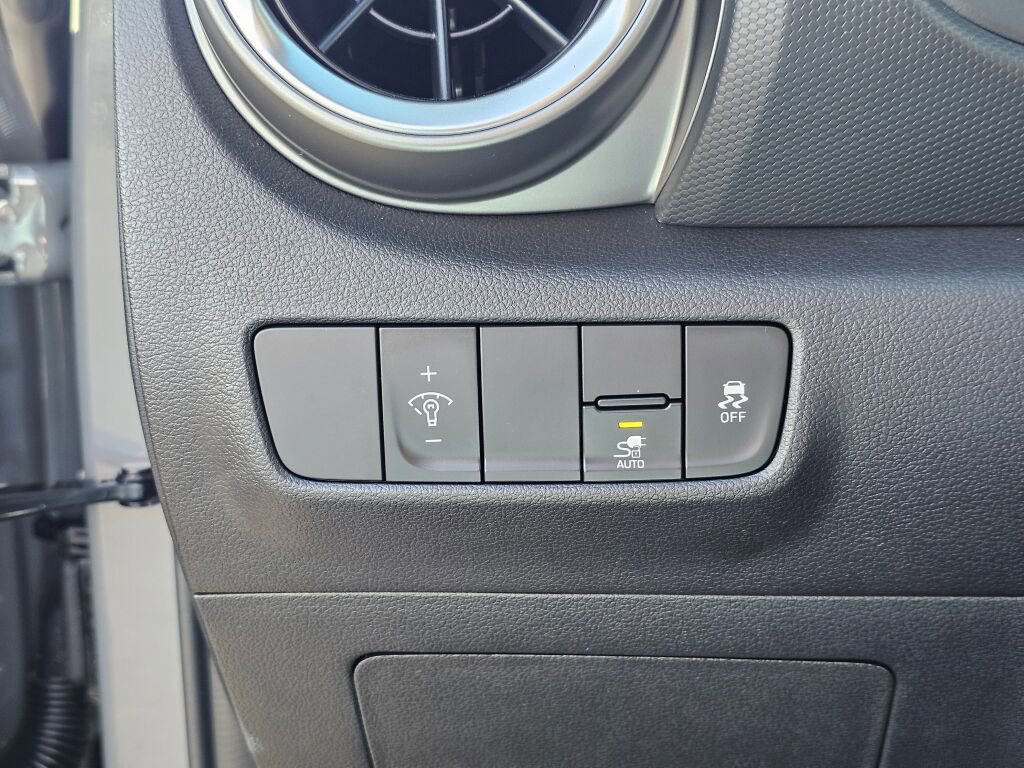 Used 2023 Hyundai Kona SE image 32