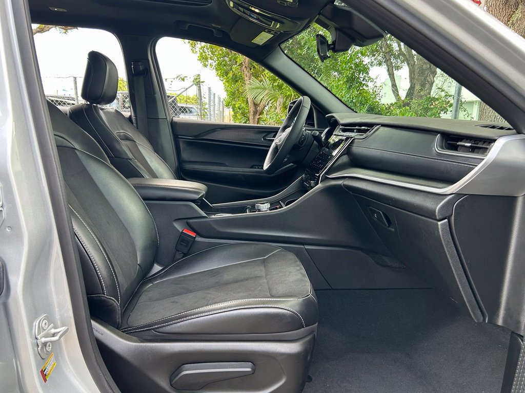 Certified 2025 Jeep Grand Cherokee L Altitude RWD image 39
