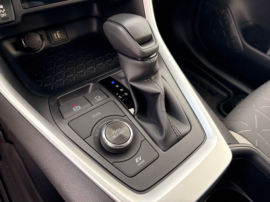Used 2025 Toyota RAV4 XLE image 19