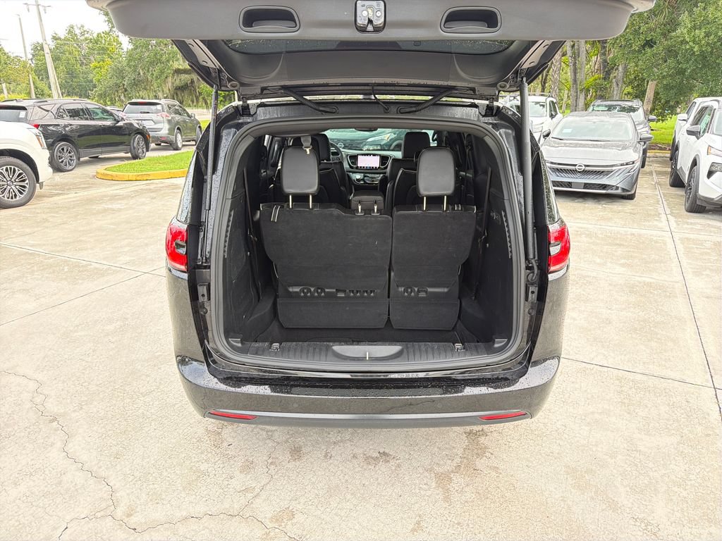 Used 2022 Chrysler Pacifica Limited w/ S Appearance Package FWD image 33