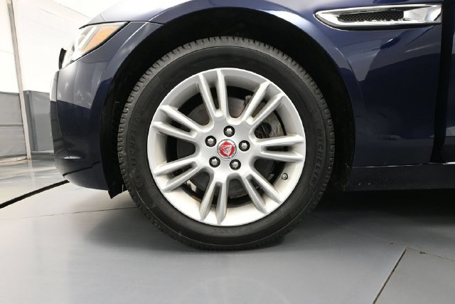 Used 2018 Jaguar XE Premium AWD/4WD image 13