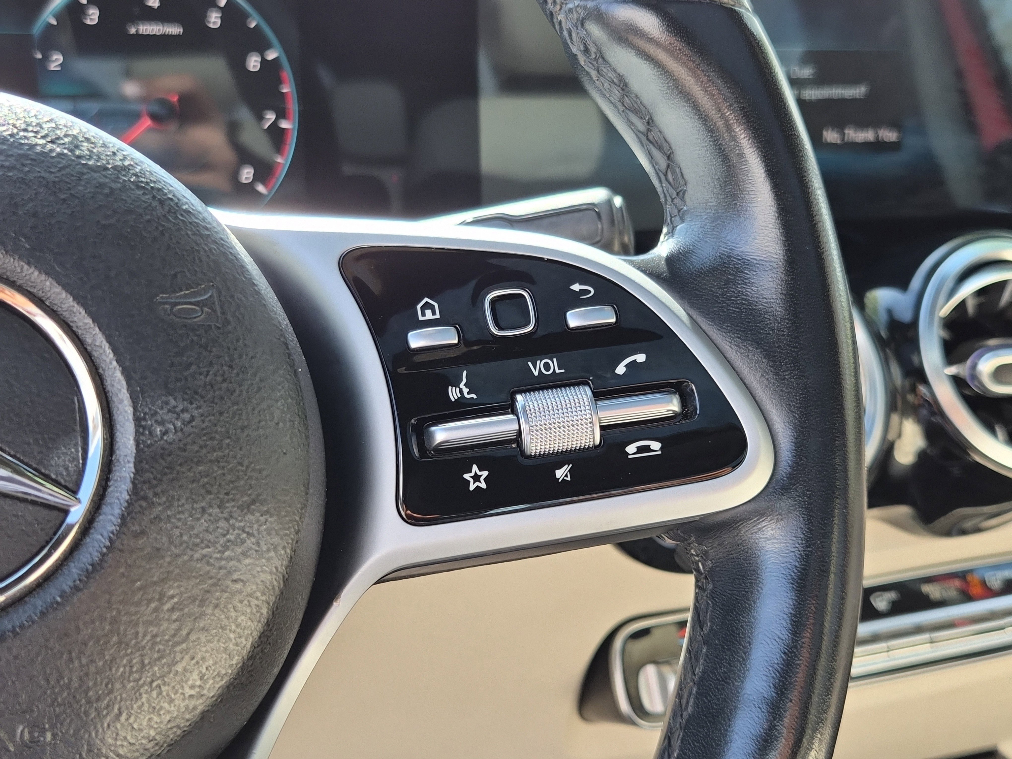 Used 2021 Mercedes-Benz GLB 250 4MATIC w/ Premium Package image 27