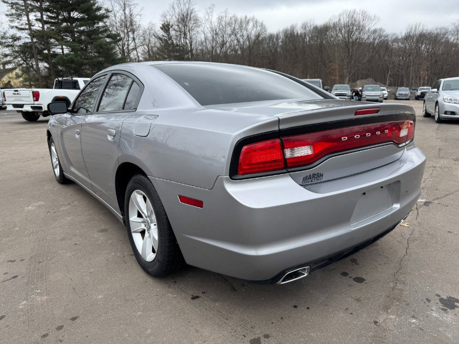Used 2014 Dodge Charger SE RWD image 3