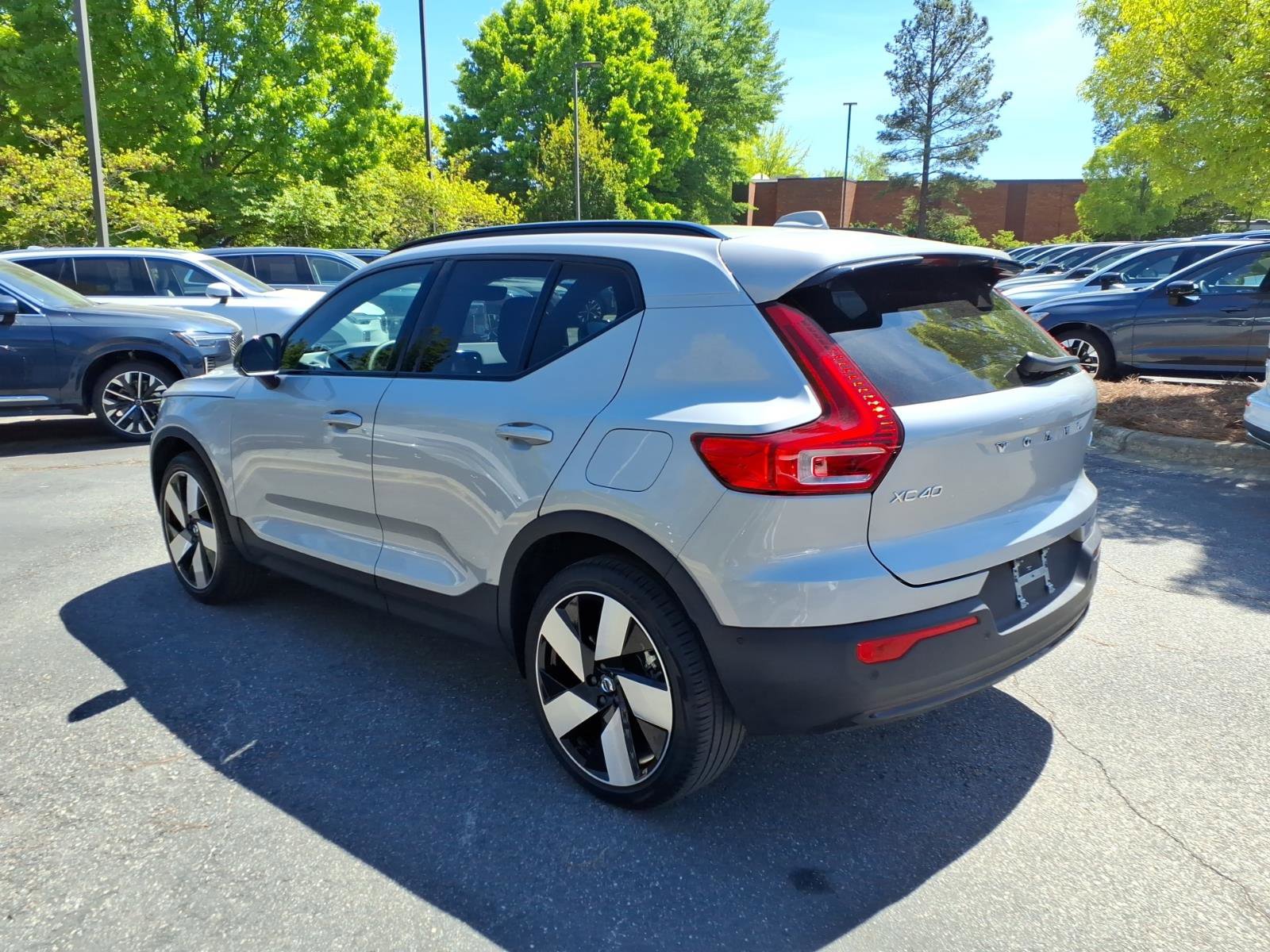 Certified 2024 Volvo XC40 Recharge Ultimate RWD image 7