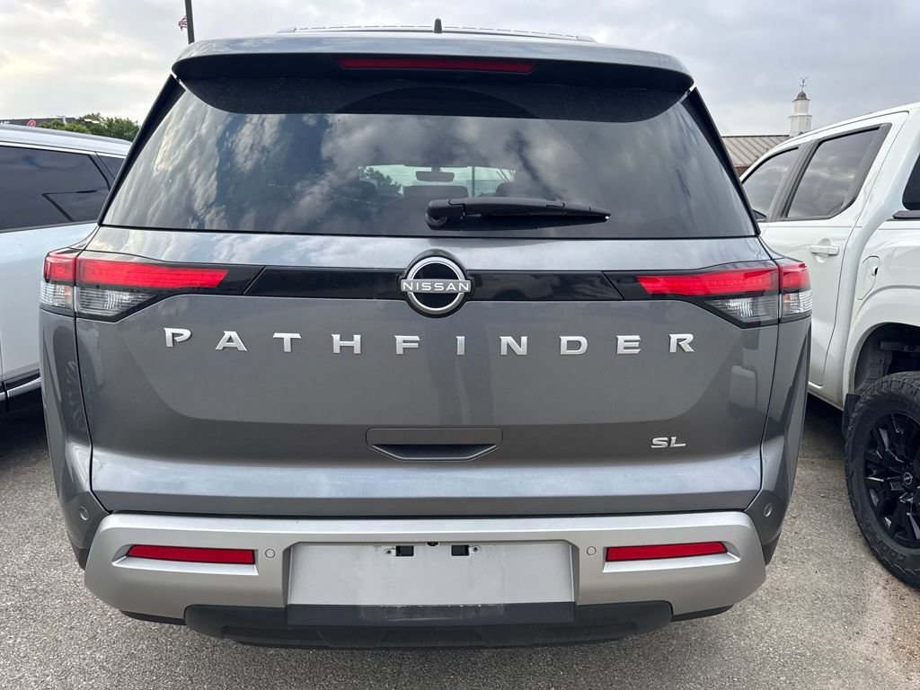Used 2025 Nissan Pathfinder SL FWD image 4