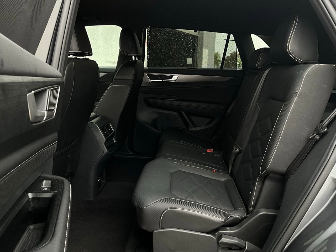 Used 2025 Volkswagen Atlas Cross Sport SE image 12