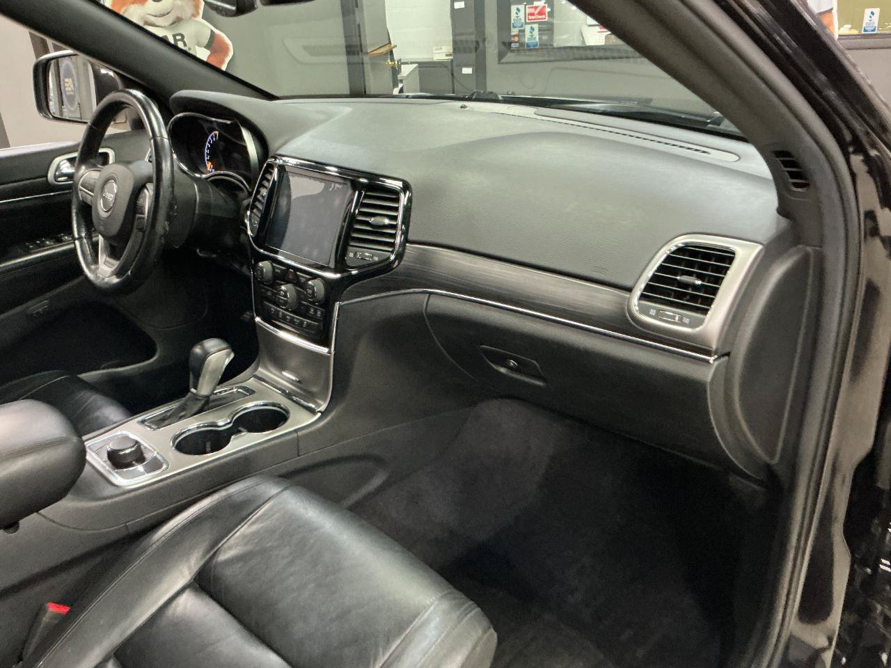 Used 2019 Jeep Grand Cherokee Limited AWD/4WD image 28