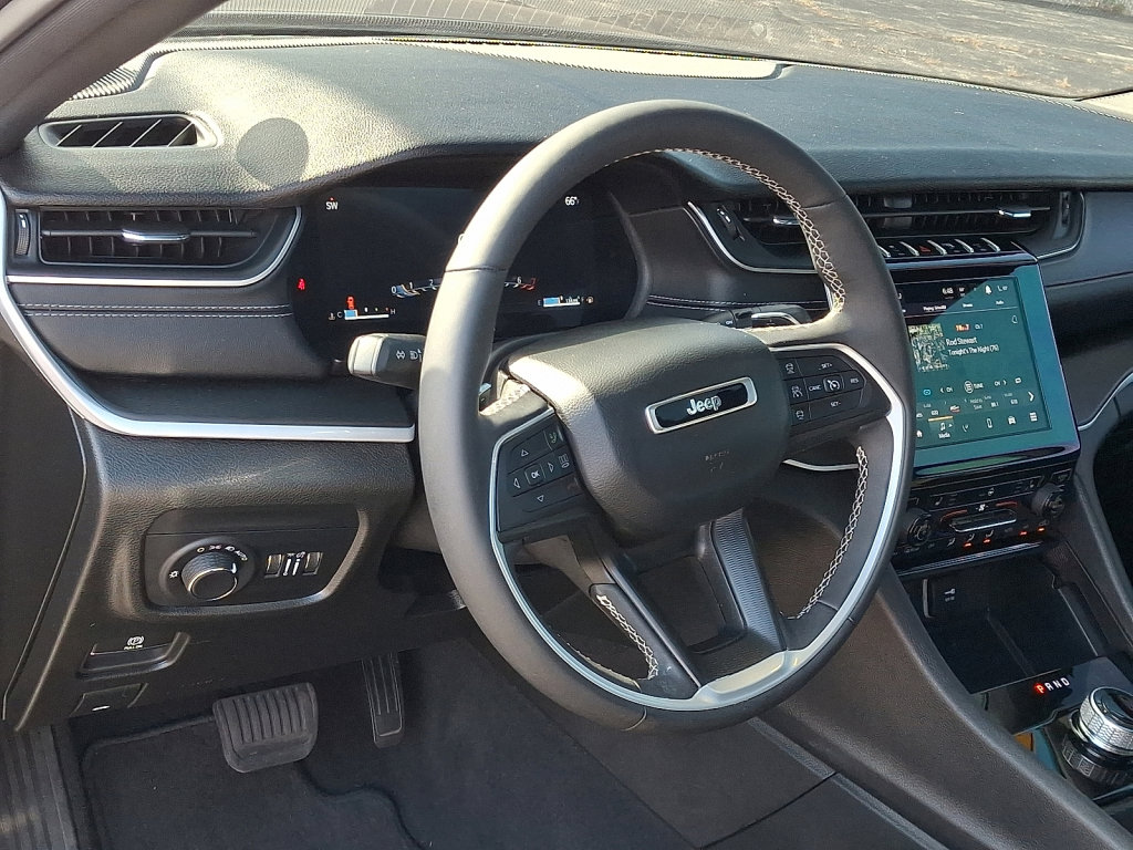 Used 2024 Jeep Grand Cherokee L Laredo w/ Luxury Tech Group I image 25