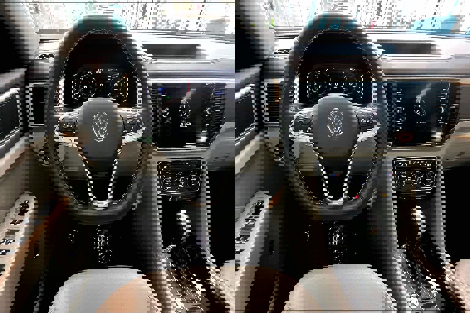 Used 2023 Volkswagen Atlas SE w/ Panoramic Sunroof Package image 5