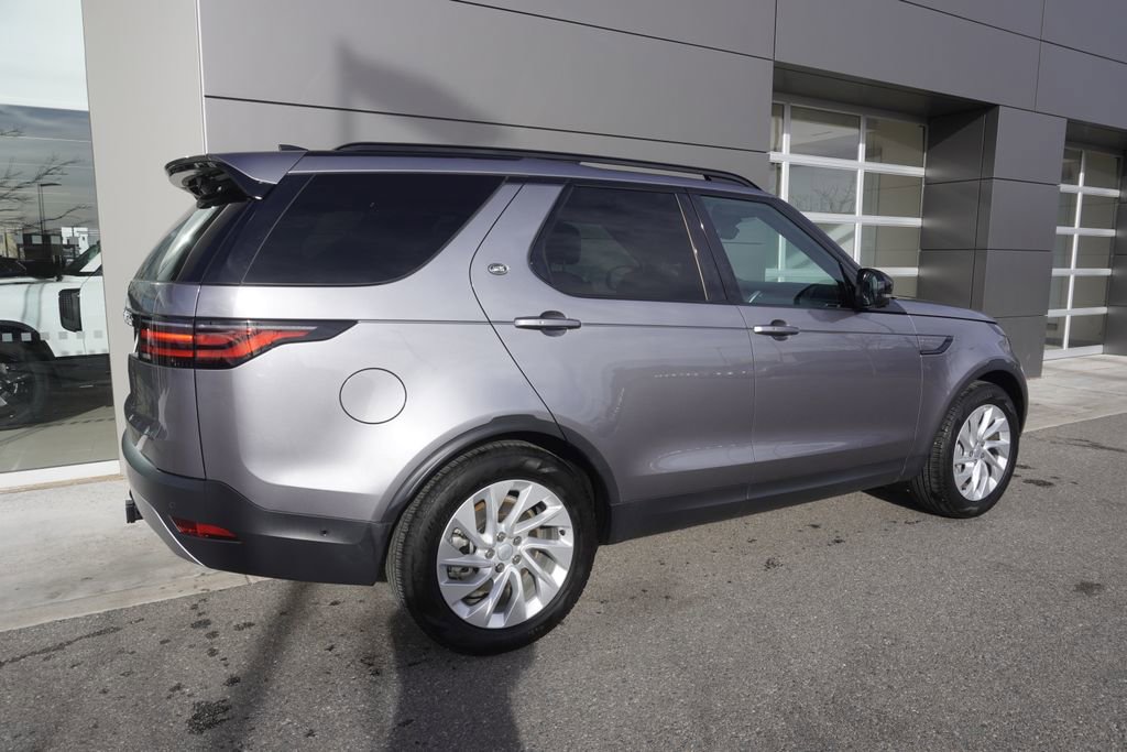 Used 2025 Land Rover Discovery S image 4