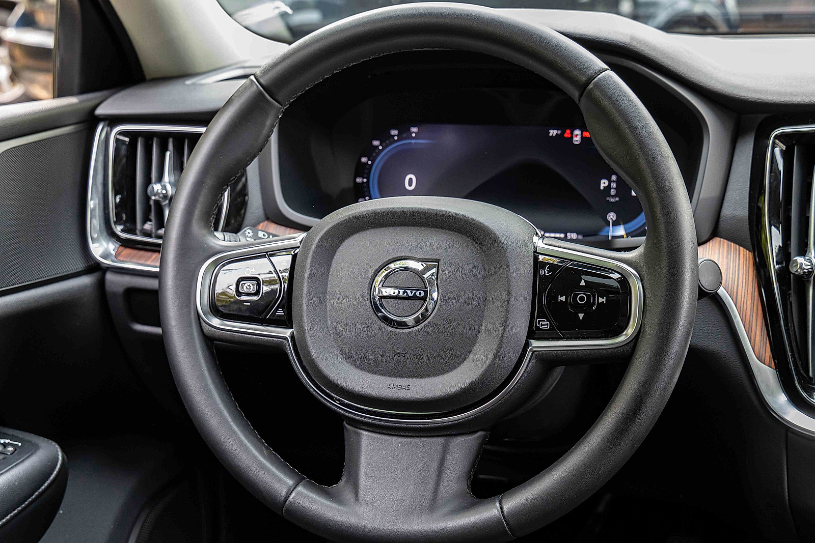 Used 2024 Volvo S60 B5 Plus image 9