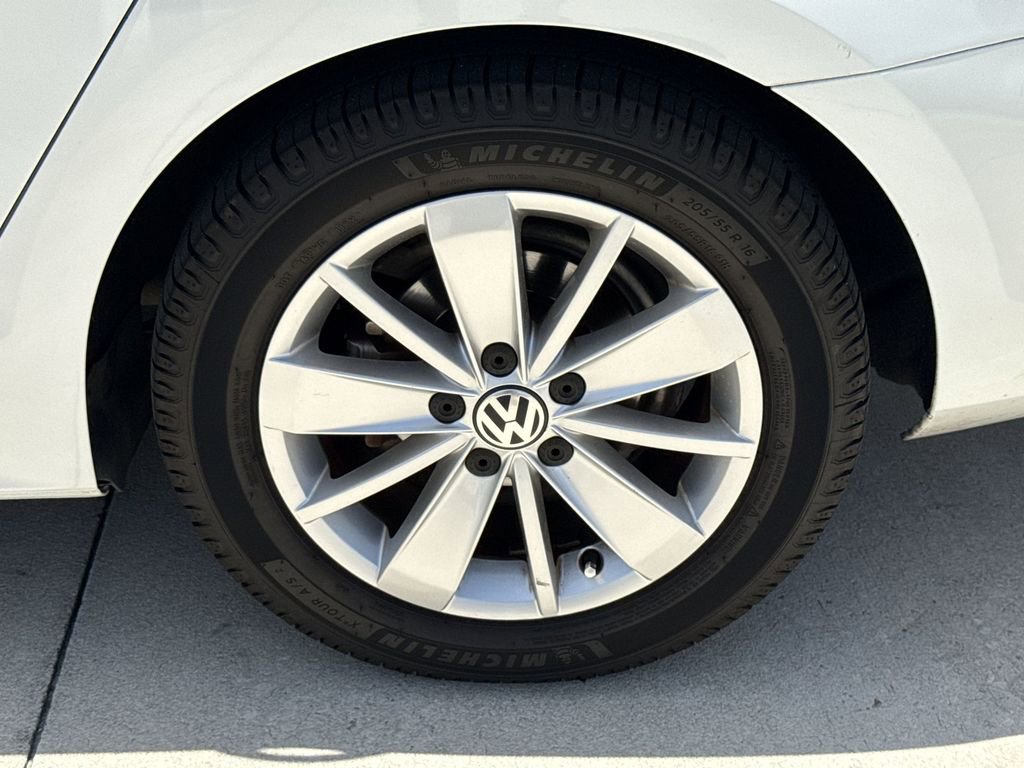 Used 2015 Volkswagen Jetta SE FWD image 31