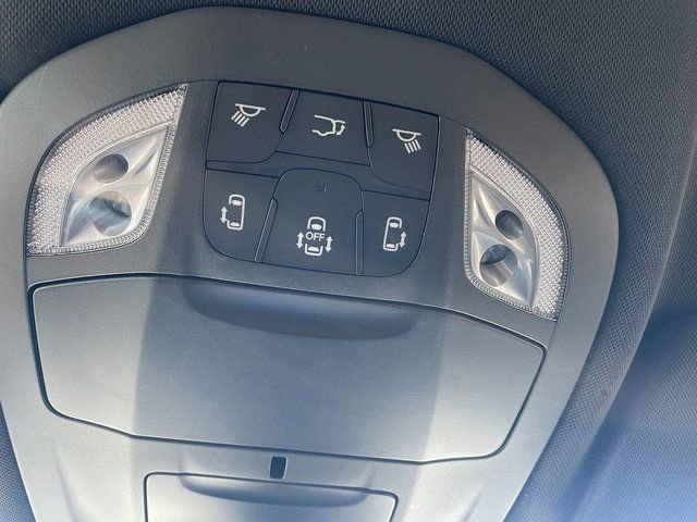 Used 2024 Chrysler Pacifica Touring image 16
